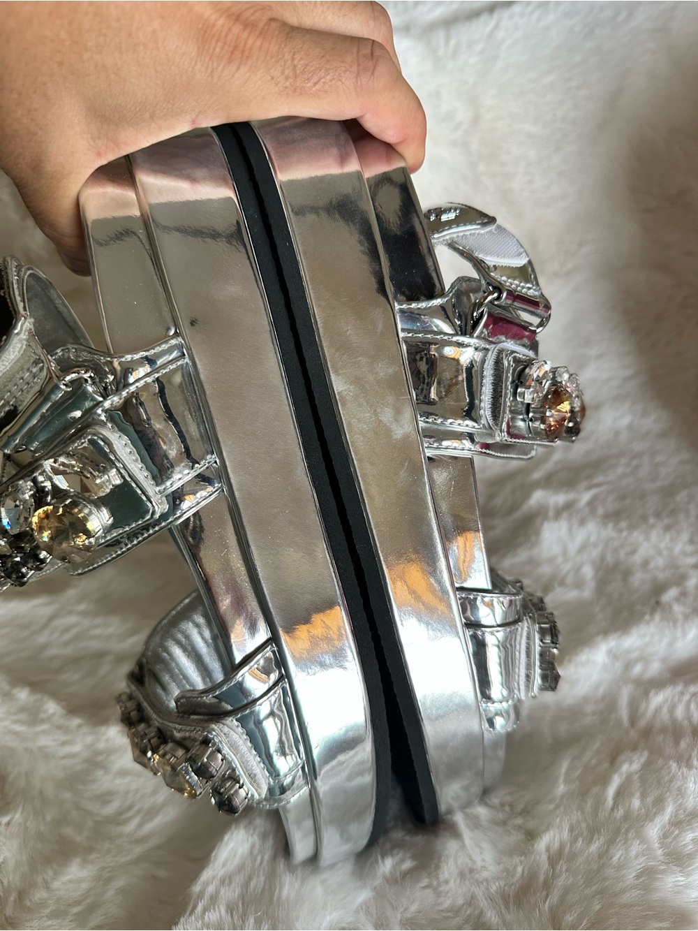 Tory Burch silver sandals with gold and black embellishments - Picture 4 of 12